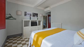 Habitación doble (n.4) | Ropa de cama de alta calidad, minibar, muebles diferentes y wifi gratis