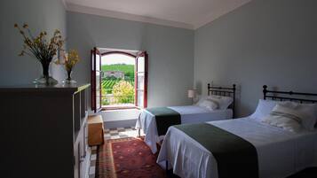 Literie de qualité supérieure, minibar, ameublement personnalisé