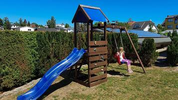 Tempat bermain anak - outdoor