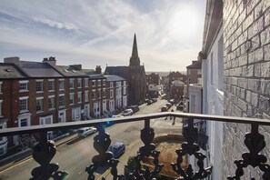 Apartment, 2 Bedrooms | City view