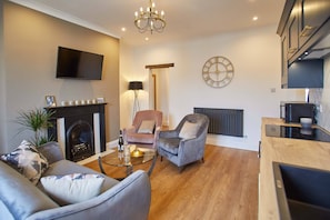 Apartment, 2 Bedrooms | Living room