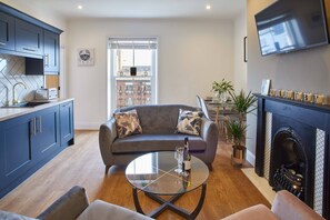 Apartment, 2 Bedrooms | Living room