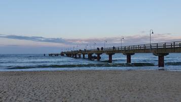 Pantai berhampiran
