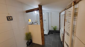Apartment, 2 Schlafzimmer | Badezimmer | Dusche, Haartrockner, Seife, Toilettenpapier