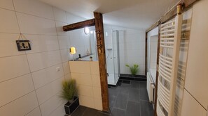 Apartment, 2 Schlafzimmer | Badezimmer | Dusche, Haartrockner, Seife, Toilettenpapier
