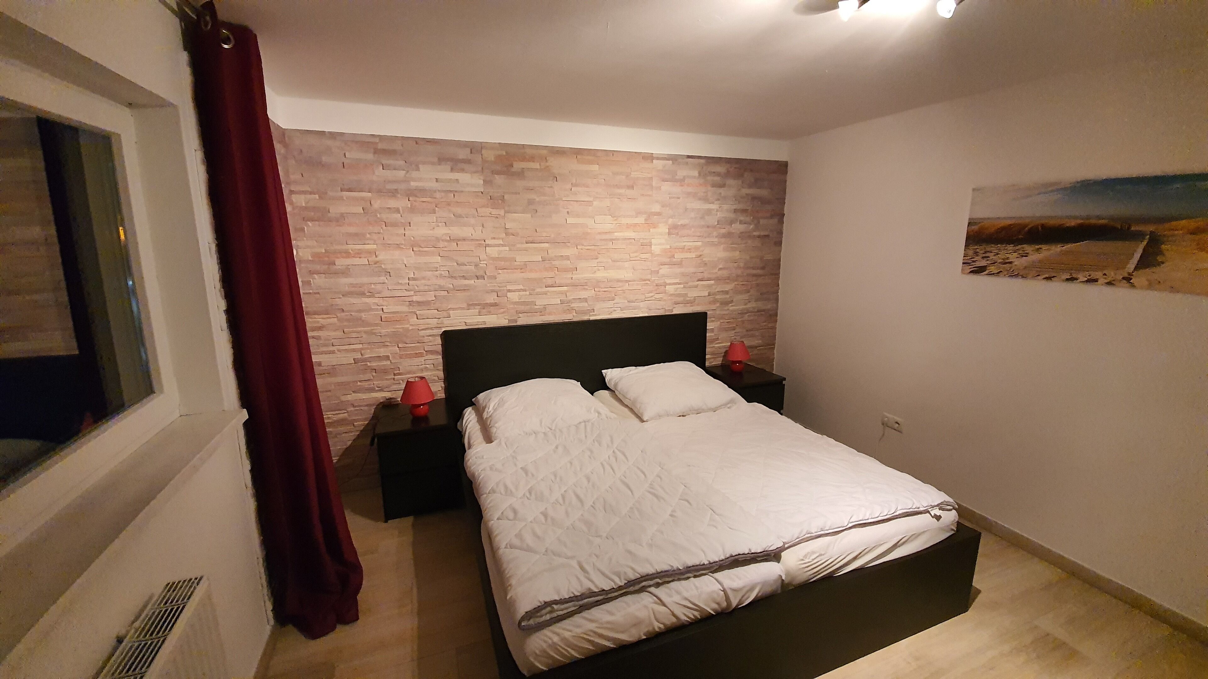 2 bedrooms, individually decorated, individually furnished