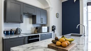 Apartment (2 Bedrooms) | Private kitchen