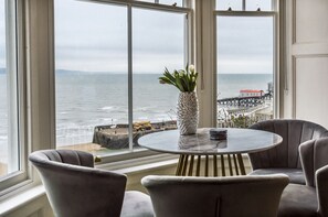 Living area - Pieces of Eight Two Bedroom Apartment (Tenby)