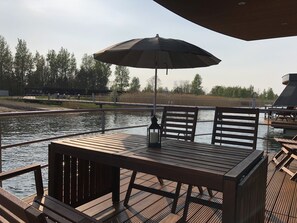 Tempat makan luar