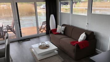 Houseboat | Living area | Flat-screen TV