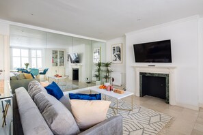 Luxury House | Living room