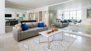 Luxury House | Living area - 4 BDR Wilton Mews House By The Residences (London)