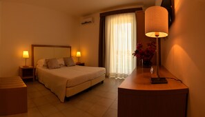 Minibar, in-room safe, desk, free WiFi