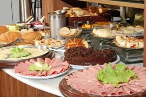 Free daily buffet breakfast