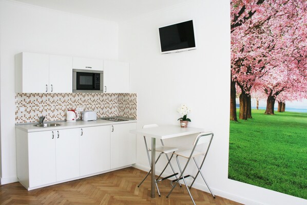 コンフォート スタジオ | 専用簡易キッチン | 冷蔵庫、電子レンジ、コンロ、コーヒー / ティーメーカー