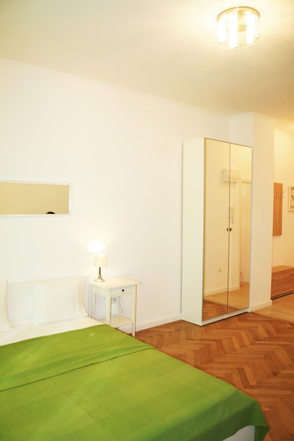 Comfort-Studio | Bügeleisen/Bügelbrett, kostenloses WLAN, Bettwäsche