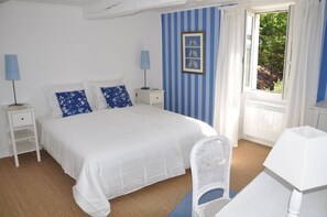 5 bedrooms, desk, iron/ironing board, free WiFi