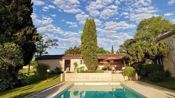 A swimming pool with a tiled deck, surrounded by lush greenery and a clear blue sky with scattered clouds. - "Paradise Found" Stunning Rural Setting - Pure Peace and Quiet 100% Guaranteed! (Ordan-Larroque)