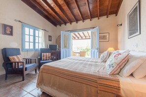 Free cots/infant beds, free WiFi, bed sheets