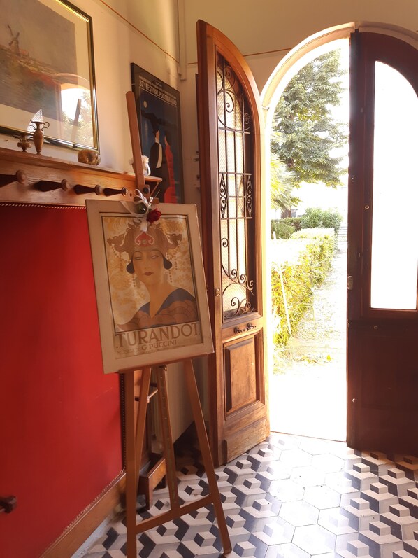 المنشأة من الداخل