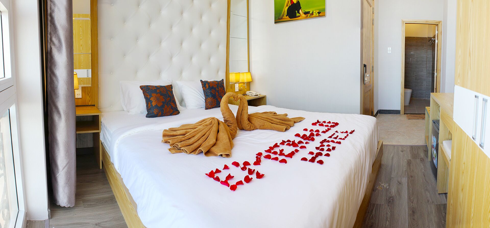 Standard Room | In-room safe, desk, blackout drapes, soundproofing