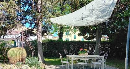 Butterfly house. Apartment in Villa. Shared swimming pool and large park