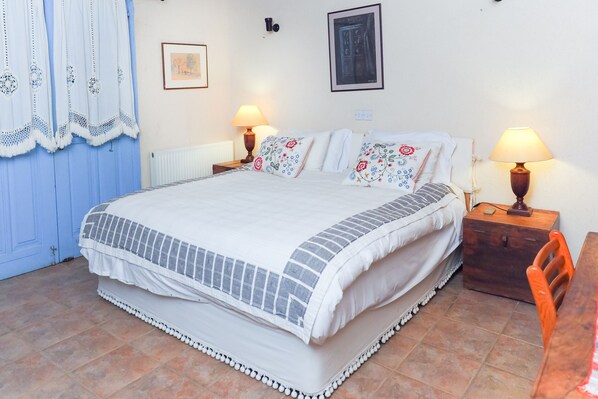 Free WiFi, bed sheets