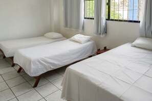 Habitación familiar, varias camas | Wifi gratis y ropa de cama 