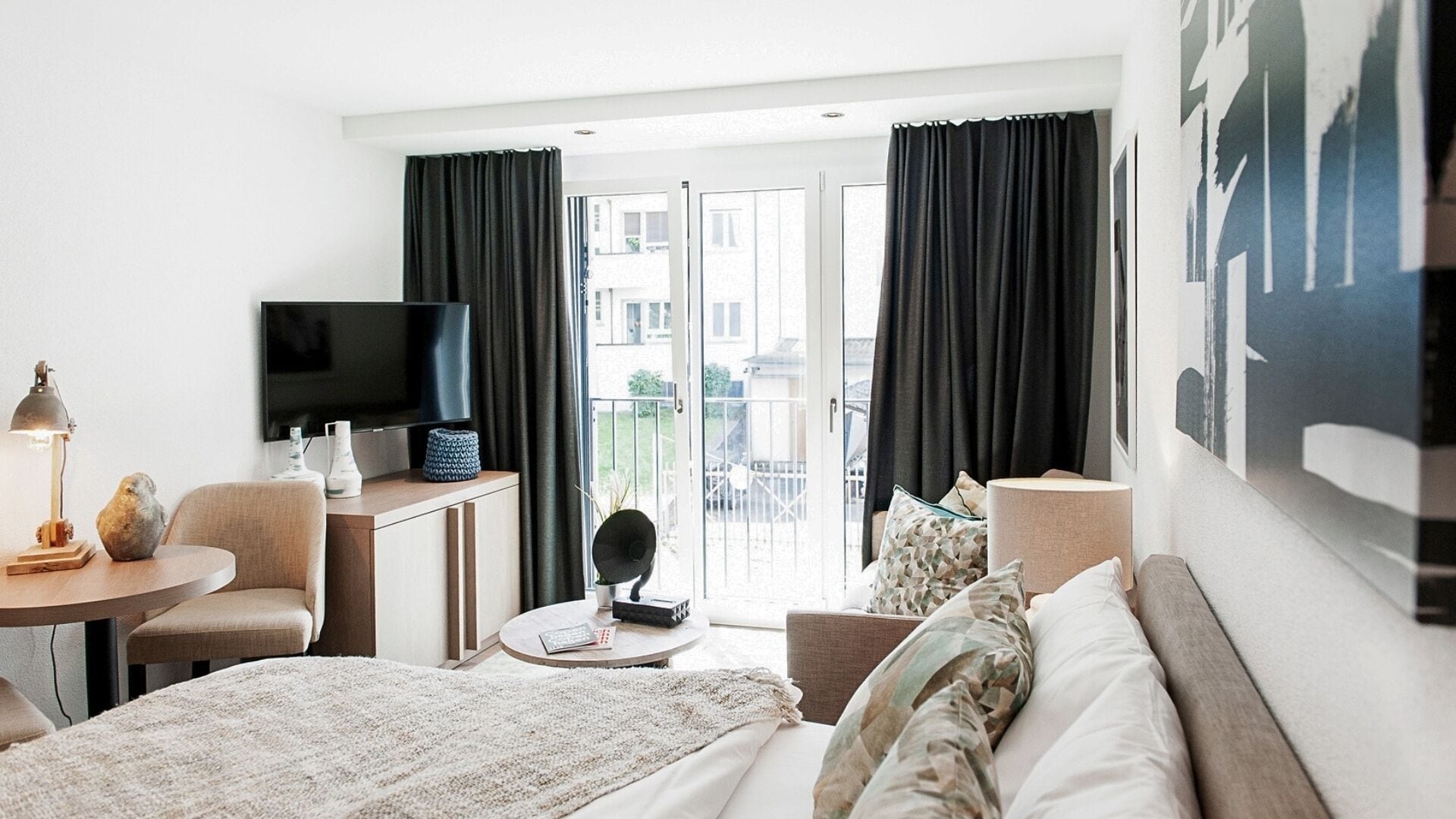 Literie hypoallergénique, couette en duvet d'oie, rideaux occultants