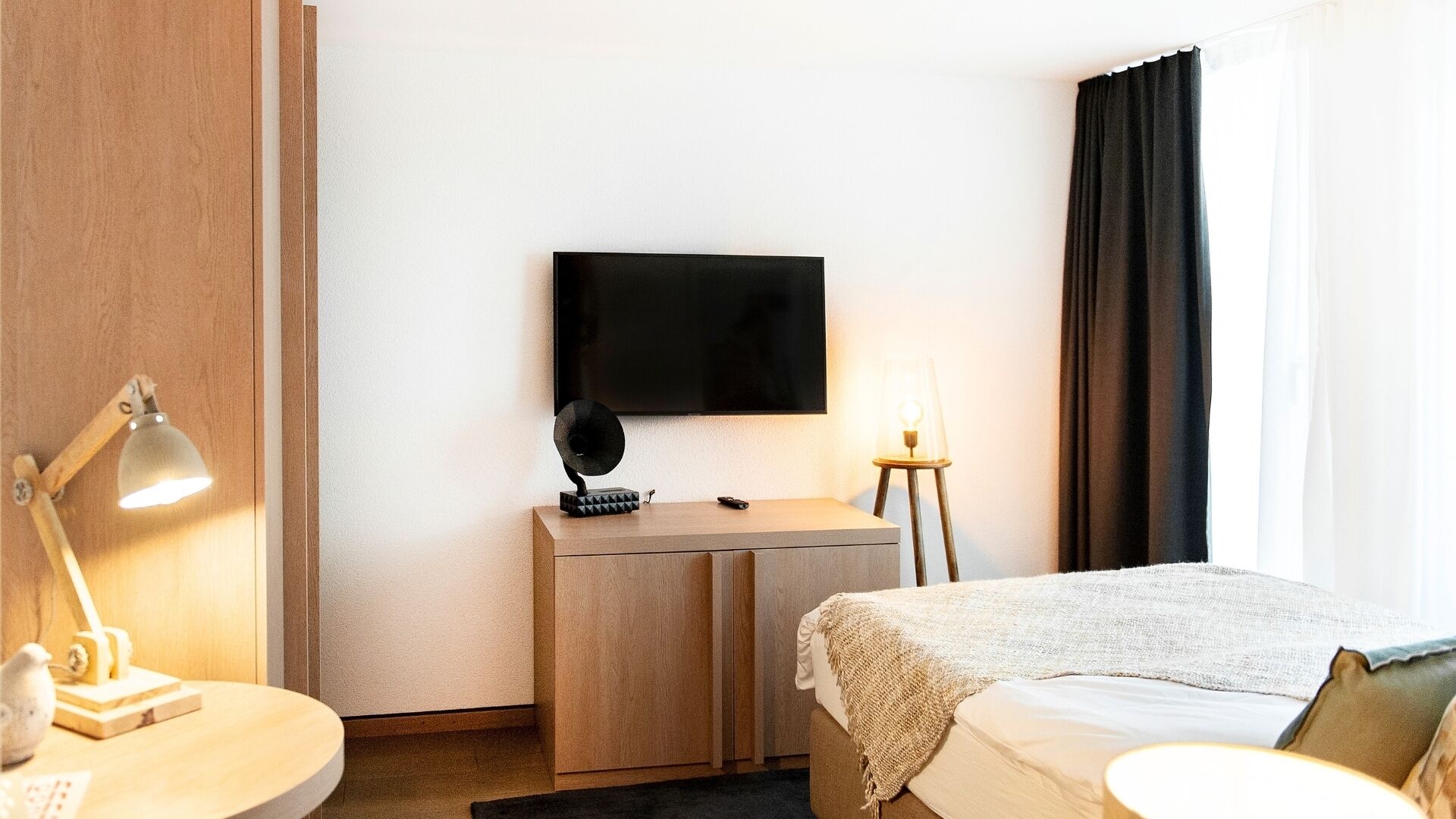 Literie hypoallergénique, couette en duvet d'oie, rideaux occultants