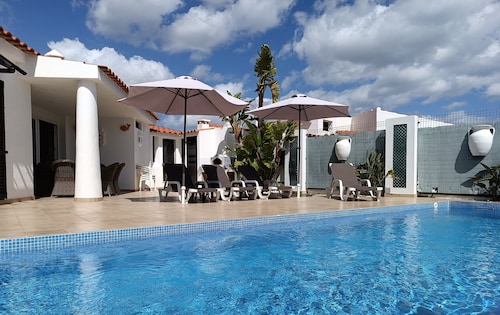 Villa 2 on fantastic location on Oura beach, Albufeira