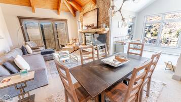 Condo, 3 Bedrooms | Dining