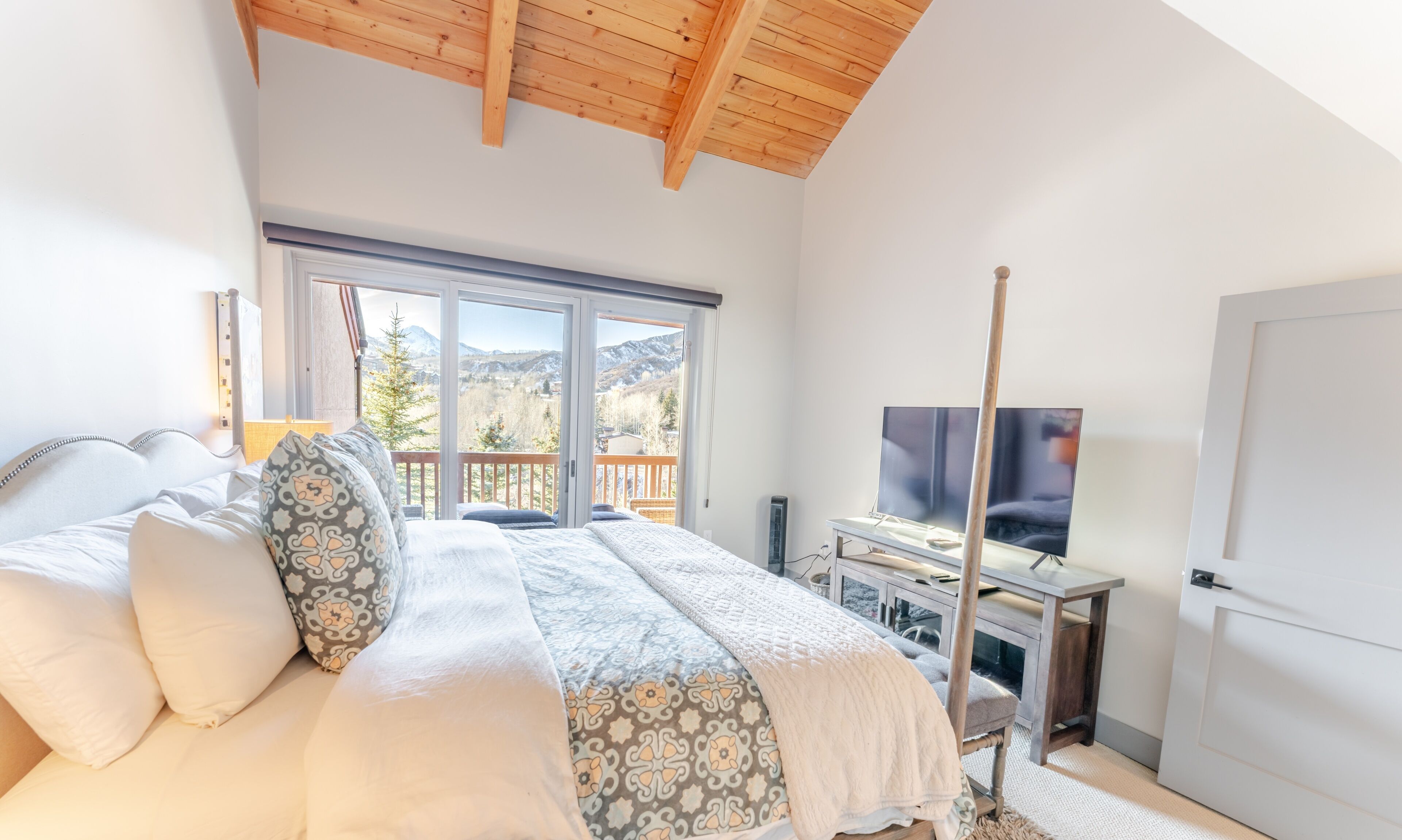 Condo, 3 Bedrooms | 3 bedrooms, laptop workspace, iron/ironing board, free WiFi