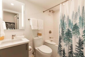 Condo, 2 Bedrooms | Bathroom | Hair dryer, towels