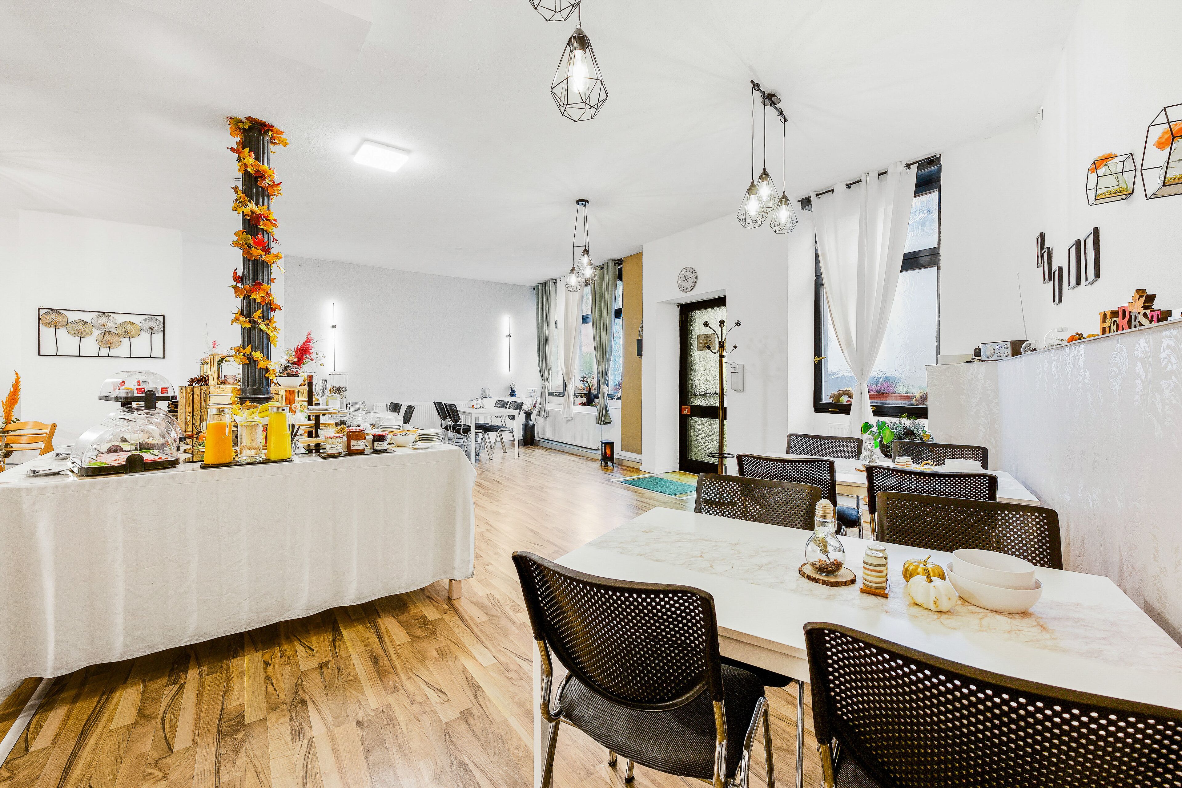 Petit déjeuner buffet (15 EUR par personne)