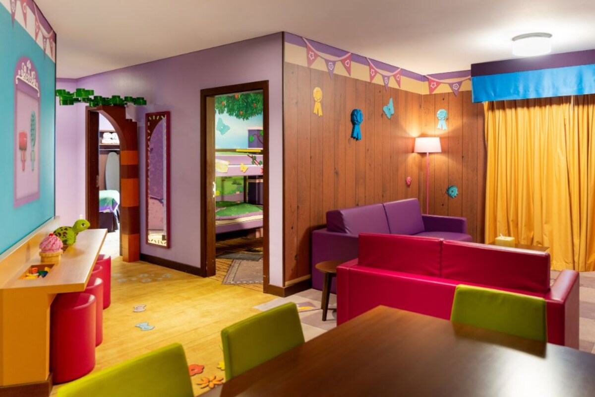 Phòng Suite dành cho gia đình (FRIENDS Fully Themed Family Suite) | Bộ đồ giường cao cấp, nệm cao su hoạt tính (memory foam) 