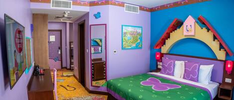 LEGO® Friends Themed Room with park access