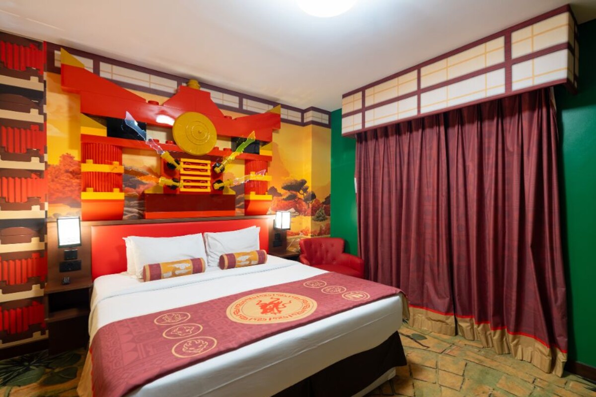 Phòng phong cách cổ điển (NINJAGO® Themed Room) | Bộ đồ giường cao cấp, nệm cao su hoạt tính (memory foam) 