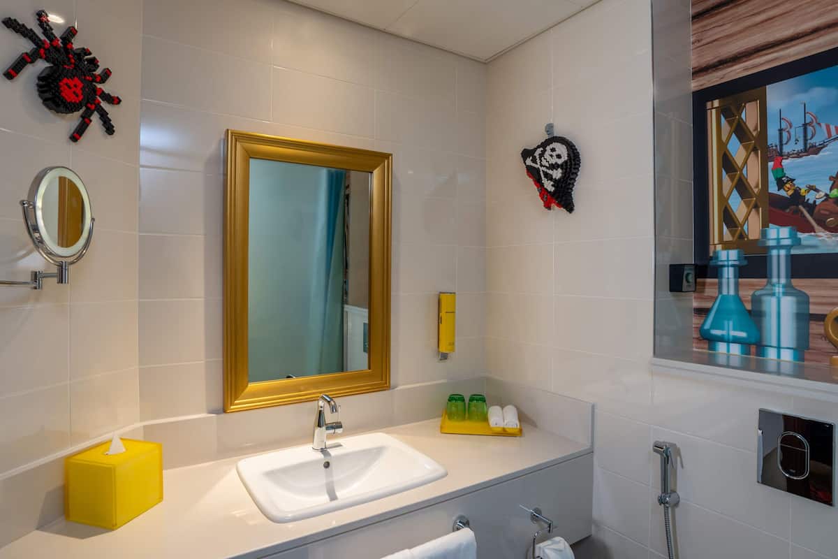 pirate fully themed room with park access | bathroom | free toiletries, hair dryer, slippers, towels