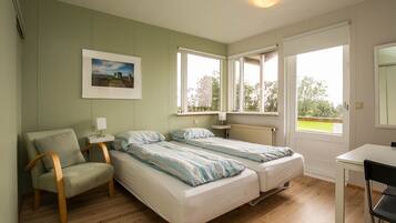 Double or Twin Room, Shared Bathroom | In-room dining