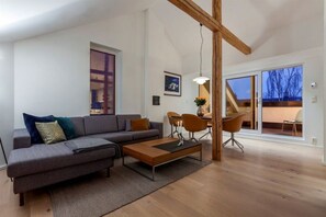 Living area - StayPlus Penthouse Apt Balcony (Oslo)