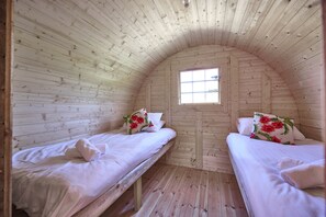 Cabane Luxe, salle de bains commune (Bracken Barn)
