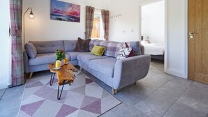 Cabin, Ensuite | Lounge - Newlands Farm Stables (Kendal)