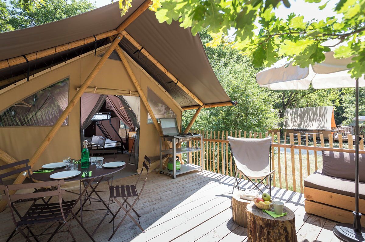 Tent (Trappeur) | 2 slaapkamers, individueel gedecoreerd, individueel gemeubileerd