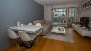 Apartment | Essbereich im Zimmer