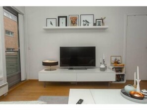 Apartment | Television - StayPlus Modern Apt Near The Old City (Oslo)