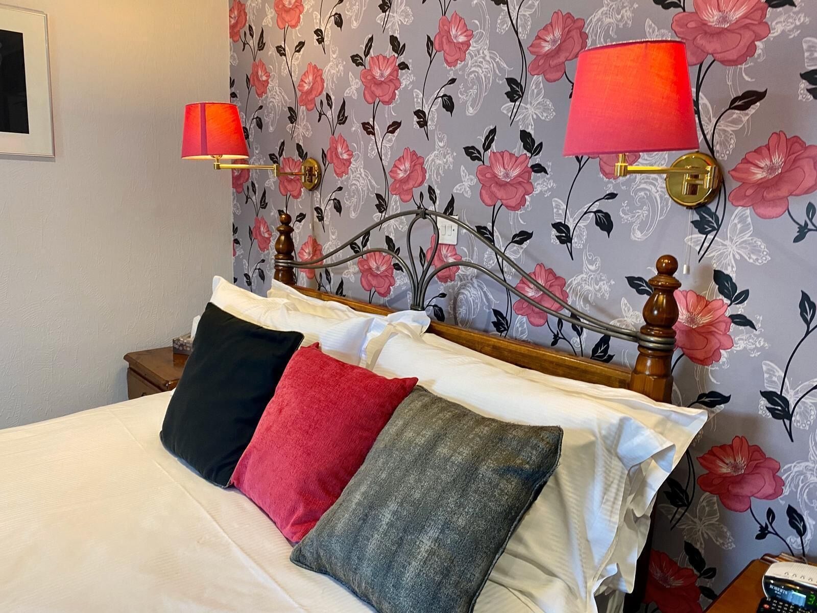 Double Room, Ensuite (Room 6) | Desk, iron/ironing board, rollaway beds, free WiFi