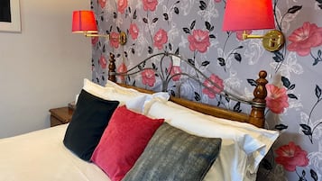 Double Room, Ensuite (Room 6) | Desk, iron/ironing board, rollaway beds, free WiFi