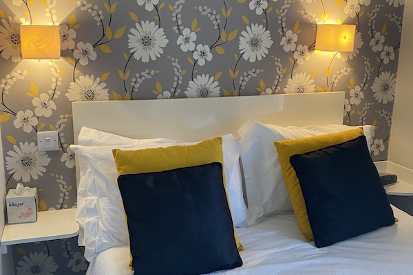 Double Room, Ensuite (Room 1) | Desk, iron/ironing board, rollaway beds, free WiFi