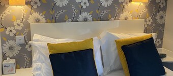 โรงแรมเดอะคิงส์อาร์มส์